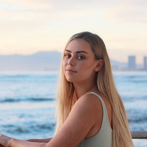 Meet your Posher, Caitlin